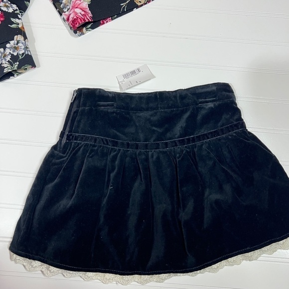 Children's Place Girls Size 4 Black Velvet Skirt Bonus Black Floral Long Sleeve - Picture 3 of 11